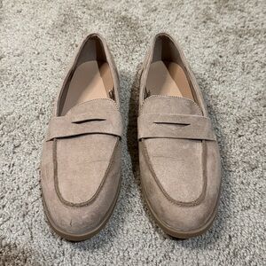 Old Navy Size 9 Taupe Loafers
